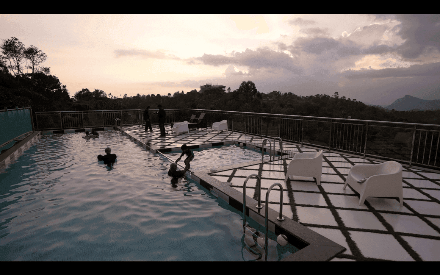 Splash into Luxury: Munnar Resorts with Swimming Pool