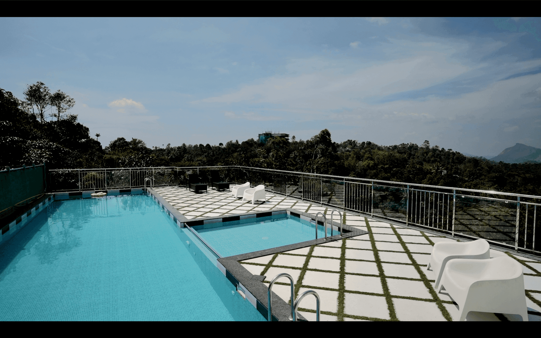 What Makes Resort Pools in Munnar Perfect for Relaxation?